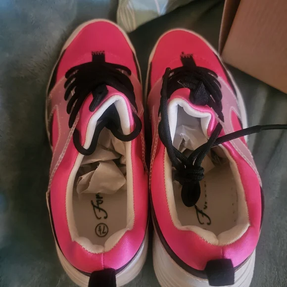 Forever Link Pink and White Women's Sneakers - Picture 5 of 8